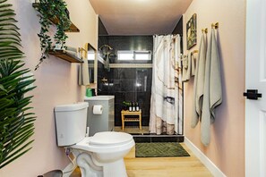 Hair dryer, towels - Near Strip 1BR Oasis w/ Arcade, Sleeps 6 + WiFi (Las Vegas)