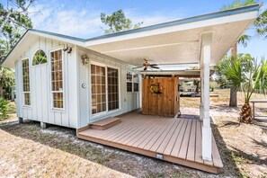 Terrace/patio - Reel 'Em Inn- Steinhatchee (Taylor County)