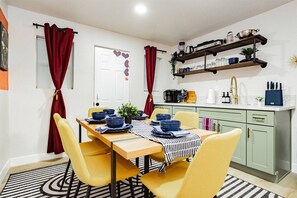 Dining - Arts District Group Suite | Sleeps 10 + Pool Table (Las Vegas)