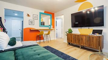 5 camere, una scrivania, ferro/asse da stiro, culla da viaggio