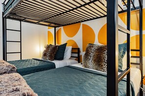 6 bedrooms, desk, iron/ironing board, travel cot