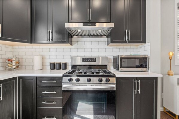 Fridge, microwave, oven, stovetop