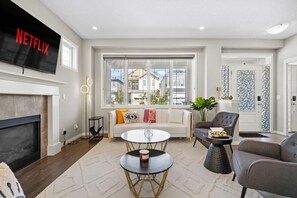 Smart TV, fireplace, books, offices