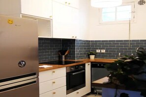 Private kitchen - Appartement Cosy au Cœur de Paris, Spacieux et Paisible (Paris)