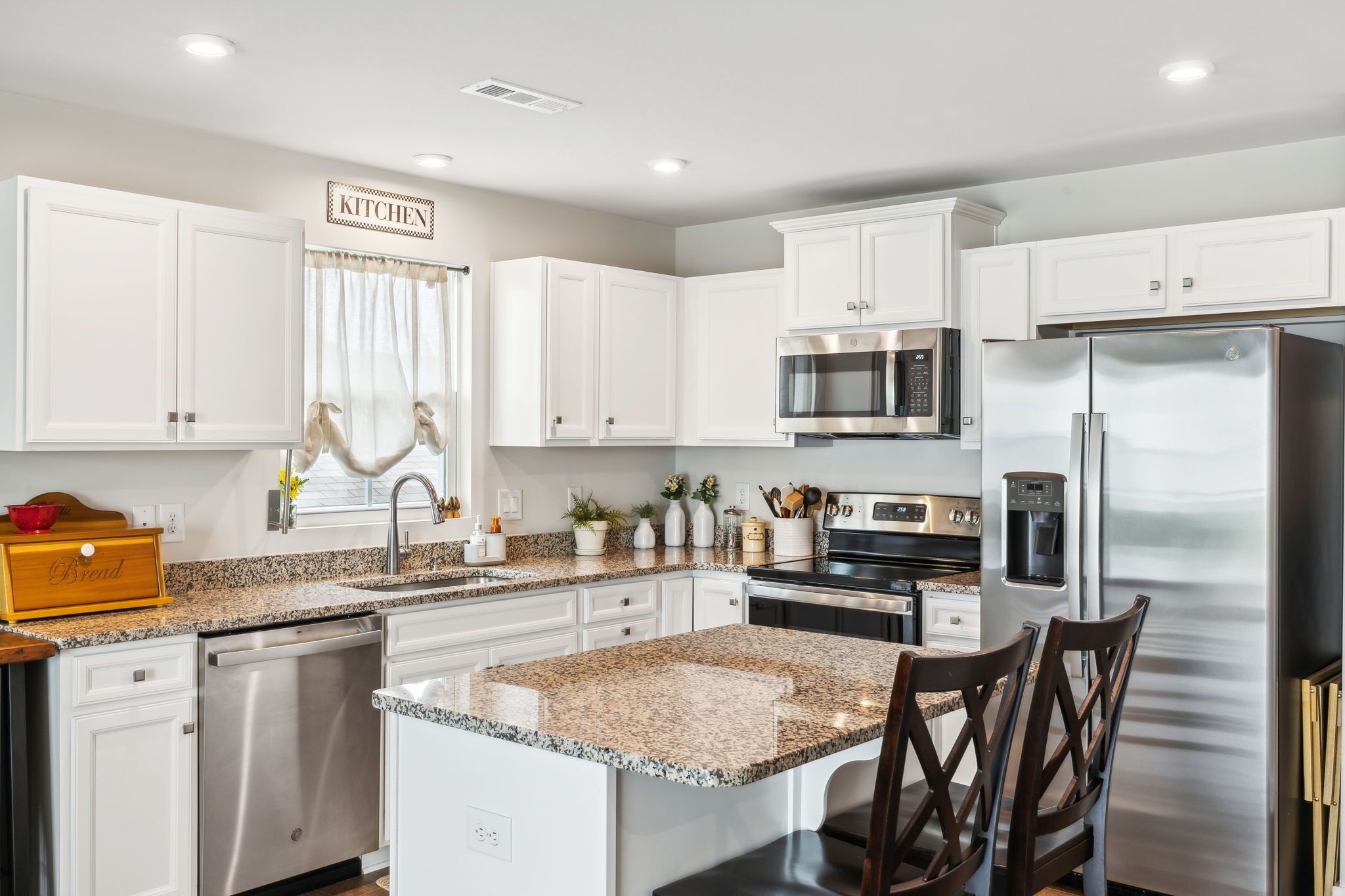 雪櫃、微波爐、焗爐、爐具