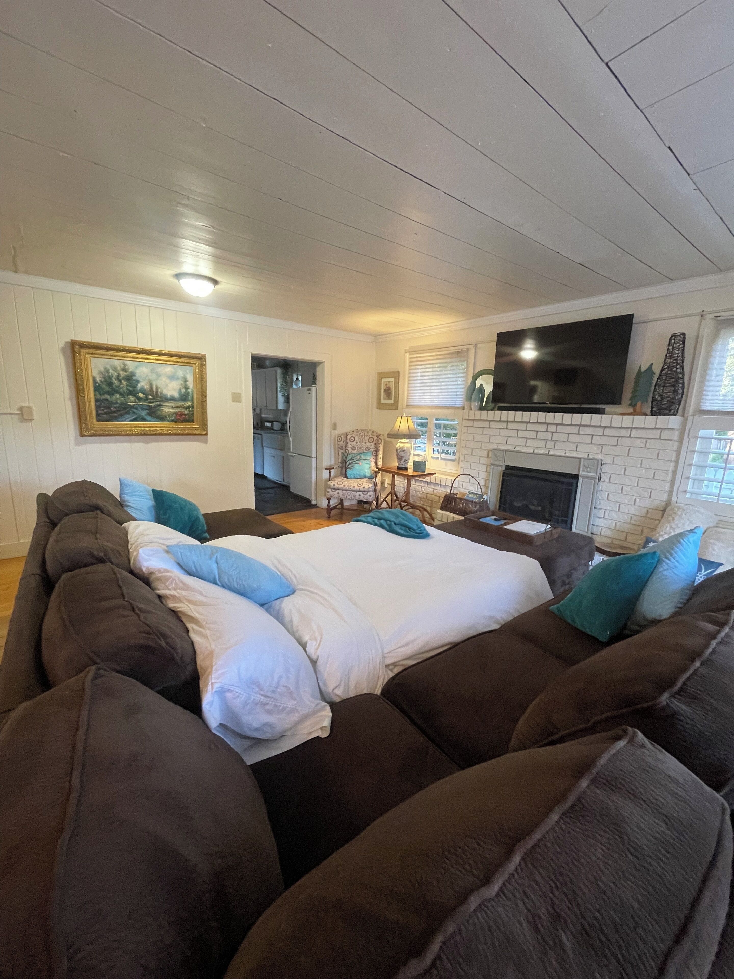 4 makuuhuonetta, työpöytä, silitysrauta/-lauta, ilmainen Wi-Fi