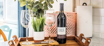 Minutes walk to Downtown, Whychus Creek—4-bedroom, cozy cottage/Private Sauna.