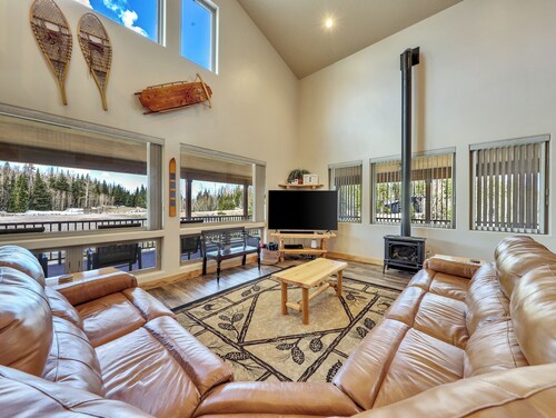 Beautiful High Meadows Cabin Close to the Slopes