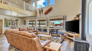 Smart TV, fireplace, DVD player, books