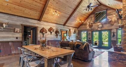 Luxury Cabin on private estate only minutes from Tuscaloosa!