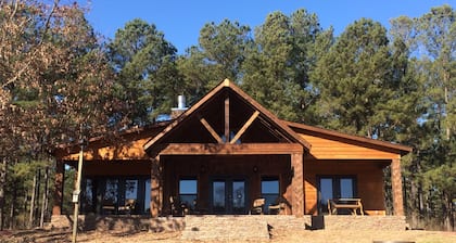 Luxury Cabin on private estate only minutes from Tuscaloosa!