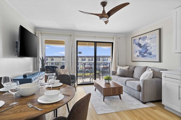 Smart TV - Views 4U w/ Coastal Comfort Living - SNOWBIRDS - Beach Access - King Bed - C344 (Hilton Head Island)