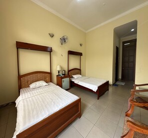Chambre Supérieure avec lits jumeaux | Espace de travail pour ordinateur portable, Wi-Fi gratuit, draps fournis