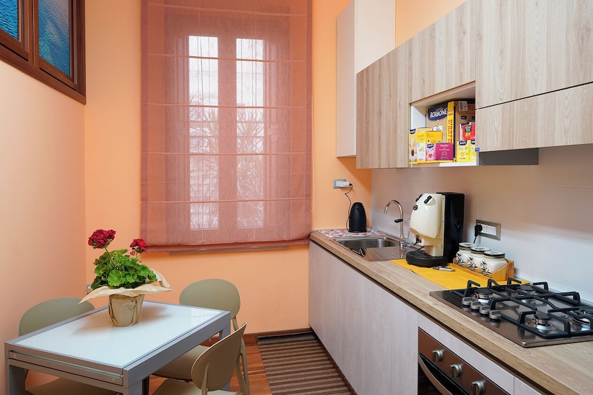 Family Room With Shared Bathroom - Salerno