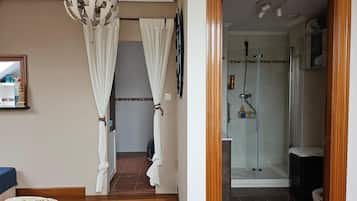 Apartment | Bathroom | Combined shower/tub, deep soaking tub, hair dryer, towels