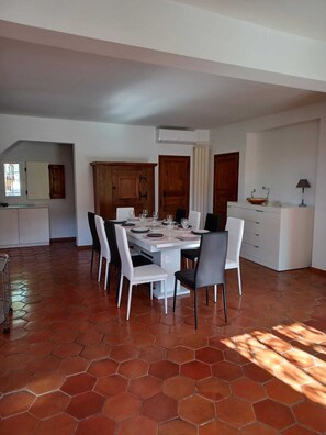 Dining - Villa with pool in Provence in Cotignac elected most beautiful village in France (Cotignac)