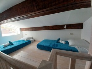 4 bedrooms, in-room safe, desk, iron/ironing board