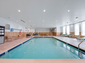 Innendørsbasseng