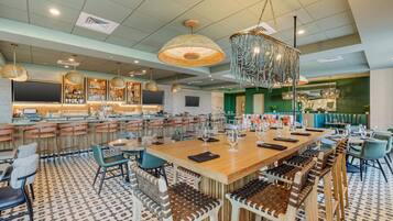 Breakfast, lunch, dinner served; Californian cuisine