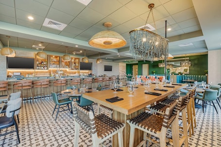 Breakfast, lunch, dinner and brunch served . Cambria Hotel El Centro - Imperial