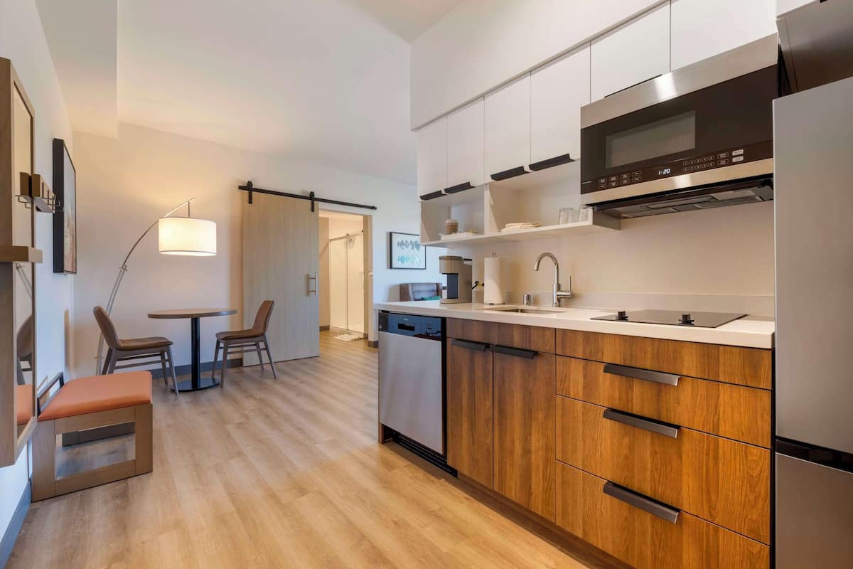 1 bedroom, in-room safe, desk, laptop workspace
