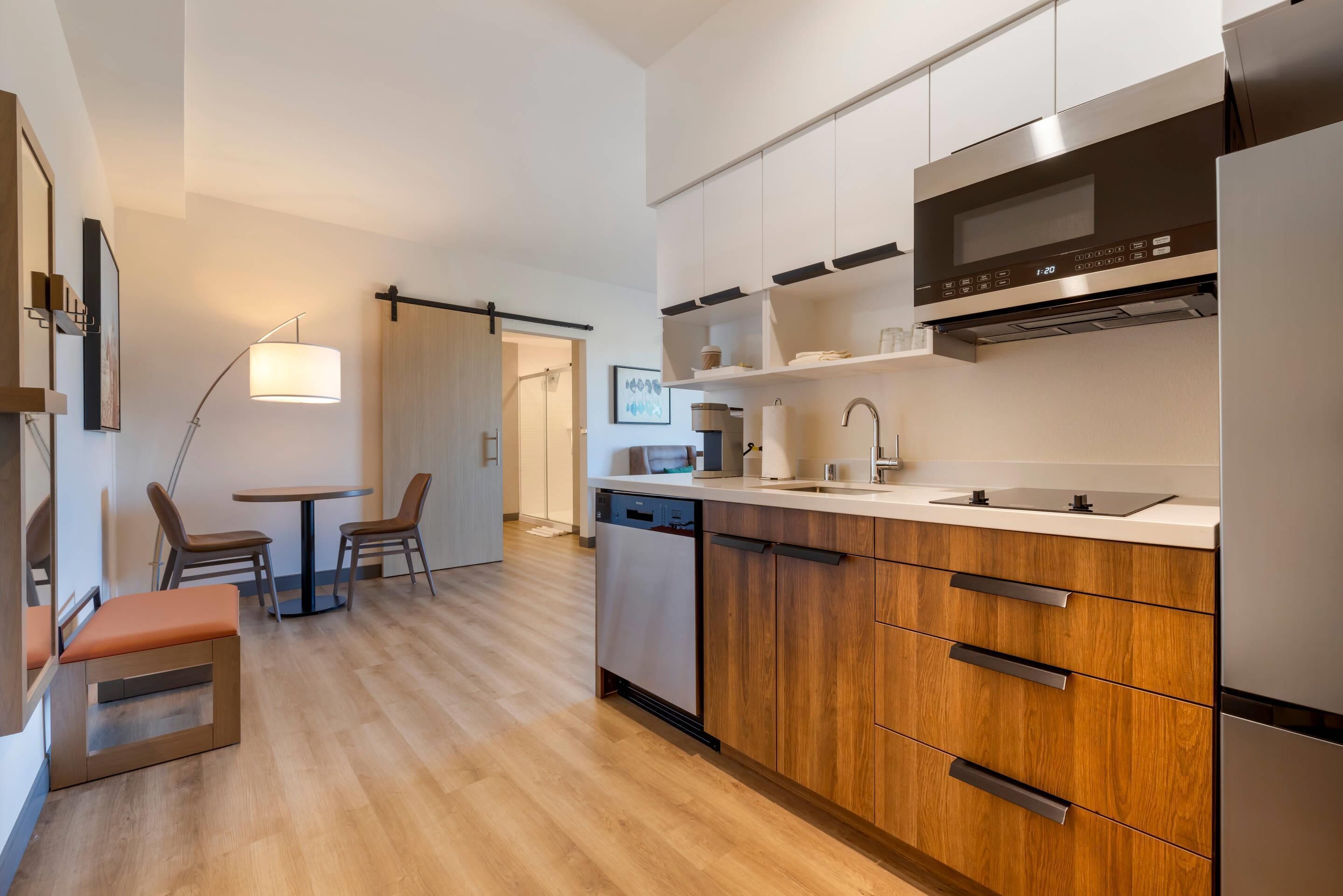 Suite, 1 kingsize-seng, ikke-røyk (Upgrade) | Safe på rommet, skrivebord og skrivebord for bærbar PC