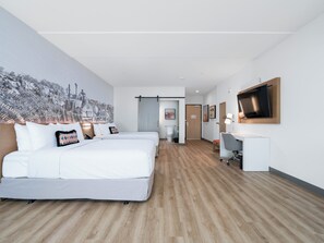 Rom, 2 queensize-senger, ikke-røyk | Safe på rommet, skrivebord og skrivebord for bærbar PC