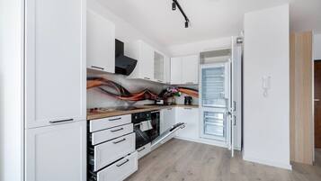 Refrigerador, horno, placa de cocina, lavavajillas