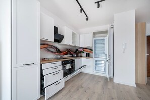 Køleskab, ovn, kogeplade, opvaskemaskine