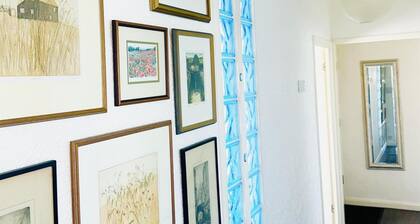 3bed Apartment Sleeps 6 - Free Parking, Wifi