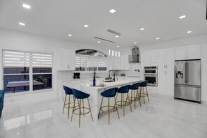 Fridge, microwave, oven, dishwasher - 4 Bedroom Designer Home Next to Shul and Community Pool by RedAwning (Fort Lauderdale)