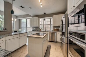 電子レンジ、オーブン、コンロ、食器洗い機