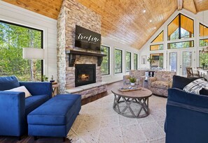 TV connectée, cheminée, jeux vidéo