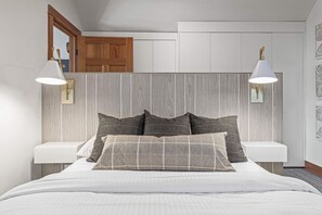 4 عدّة غرف نوم ومكتب ومكواة/لوح كي وسرير سفر