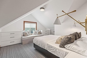 4 Schlafzimmer, Schreibtisch, Bügeleisen/Bügelbrett, Reisekinderbett
