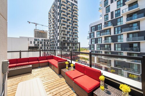 New Multi-Level Townhome with Rooftop & Parking