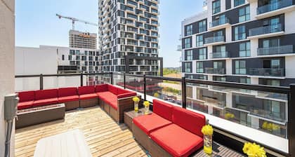 New Multi-Level Townhome with Rooftop & Parking