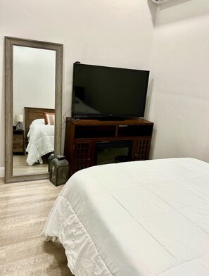 1 dormitori, planxa i posts de planxar, wifi i roba de llit