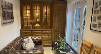 Traditional Elegant Spacious English Home, 4bdr