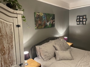 Living area - Traditional Elegant Spacious English Home, 4bdr (London)