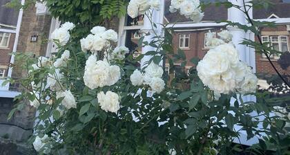 Traditional Elegant Spacious English Home, 4bdr