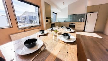 Coffee/tea maker, microwave, stovetop