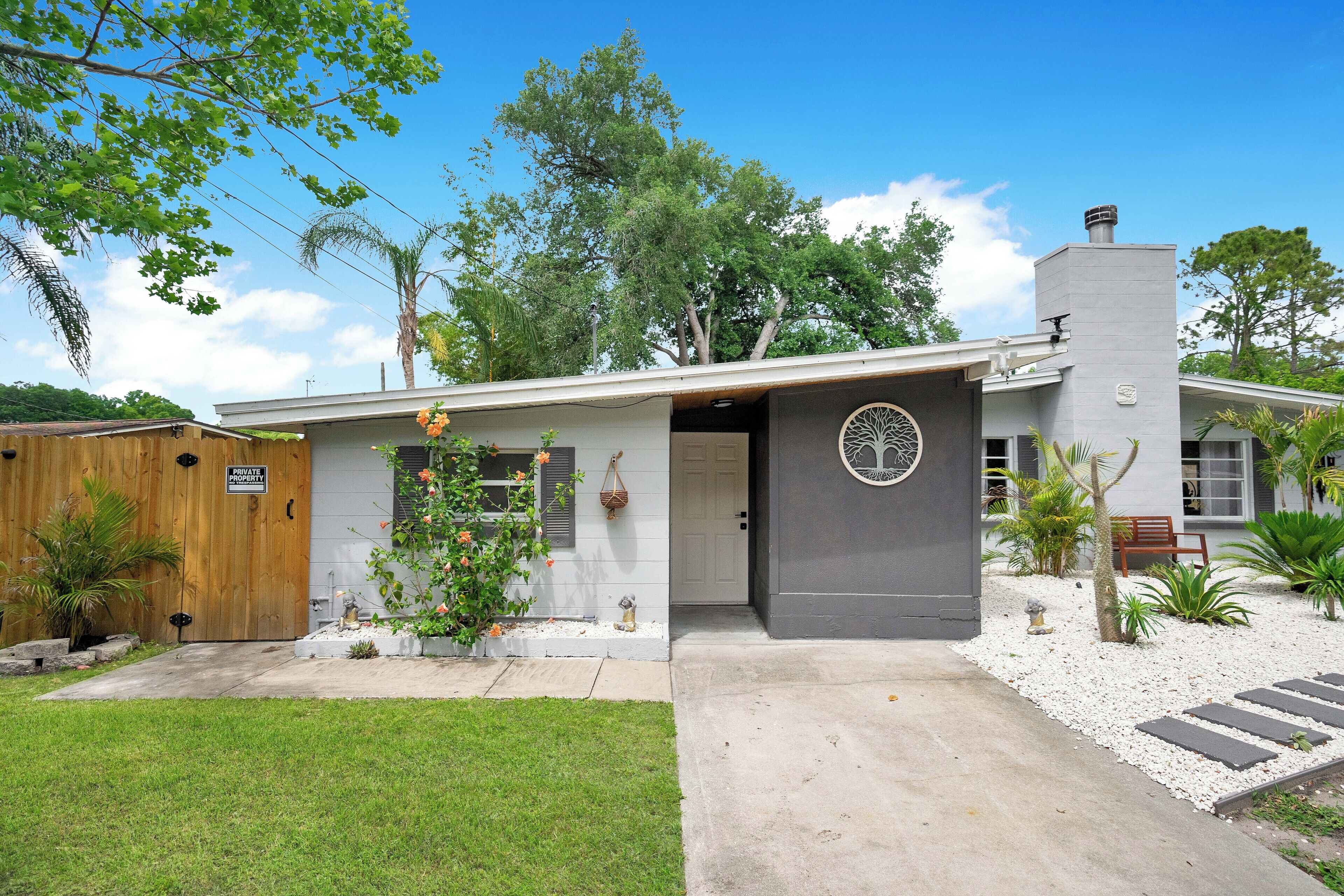 CASA LUNA w/ Lake view + 10min to dwtn + 2 guests!