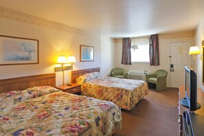 Zimmer, 2 Doppelbetten, Nichtraucher | Bügeleisen/Bügelbrett, Bettwäsche