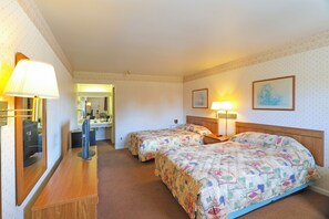 Iron/ironing board, bed sheets - Hotel O Relax Inn Lewisburg near I-64 (Lewisburg)