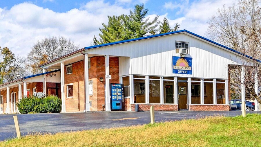 Hotel O Relax Inn Lewisburg near I-64