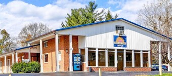 Hotel O Relax Inn Lewisburg near I-64