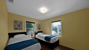 Unclassified image, 4 of 26, button - Comfortable home near river access trail (Redding)