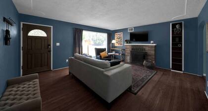 Comfortable home near river access trail