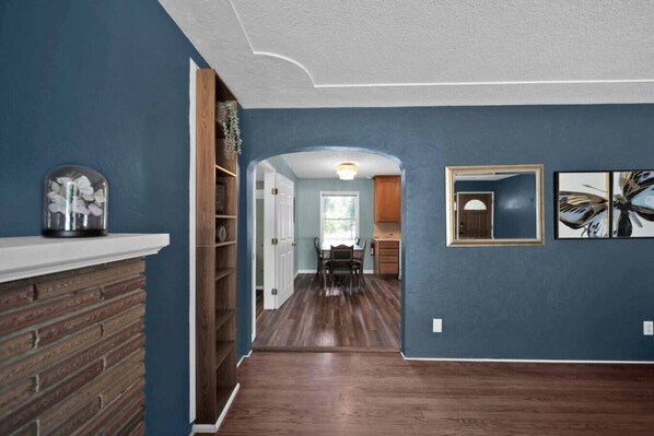 Interior - Comfortable home near river access trail (Redding)